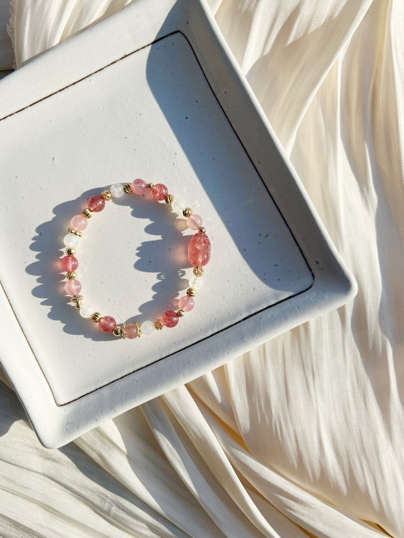 Strawberry Cheese//Strawberry Crystal Pixiu Strawberry Crystal Pink Crystal Moonstone Lucky Crystal Bracelet Bracelet - สร้อยข้อมือ - คริสตัล 