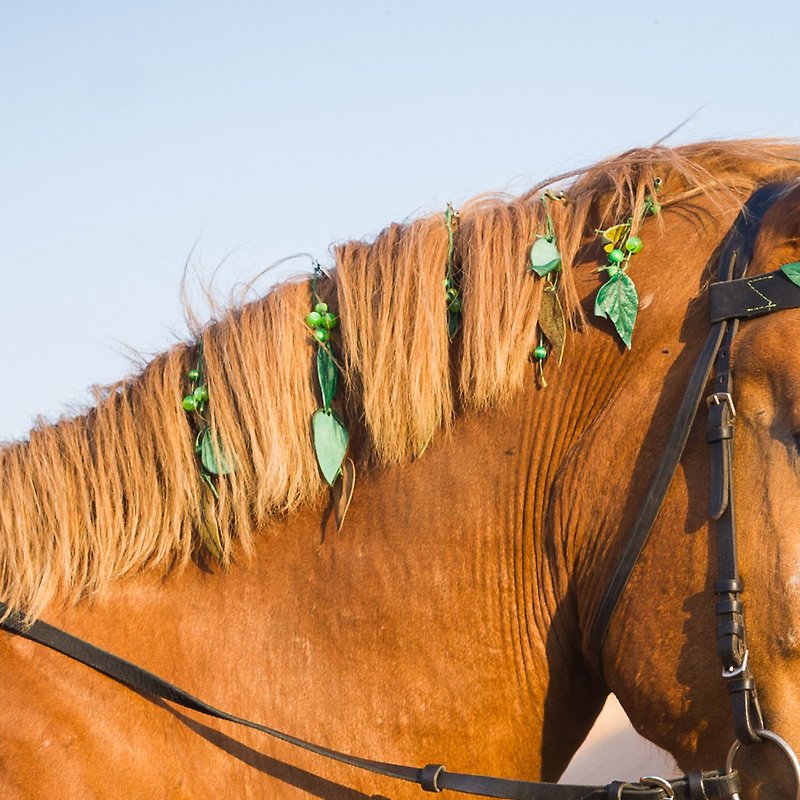 Green horse mane extension jewelry Handmade pony mane and tail clips spring - อื่นๆ - หนังแท้ สีเขียว