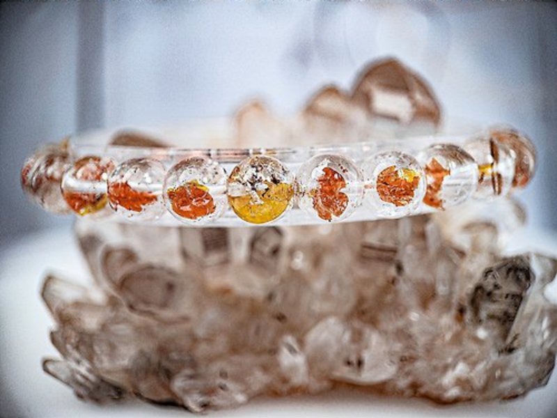 InfiniteLoop 【Koi Fish Quartz】8mm red and yellow Hematoid Quartz bracelet - สร้อยข้อมือ - คริสตัล หลากหลายสี