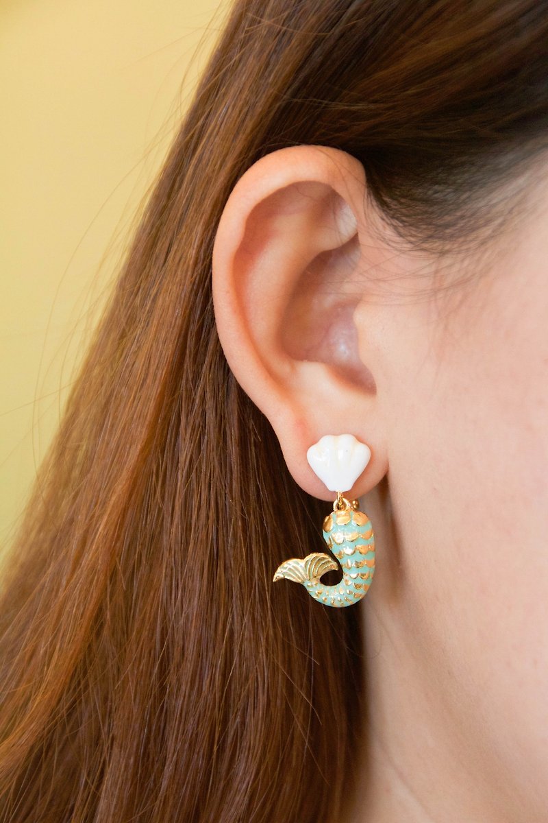 貝殼魚尾耳環 - 耳環/耳夾 - 琺瑯 