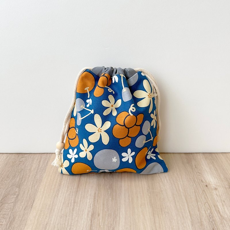 【River】Beam mouth storage pouch/printed fabric/fruit series/light blue - Toiletry Bags & Pouches - Cotton & Hemp Blue