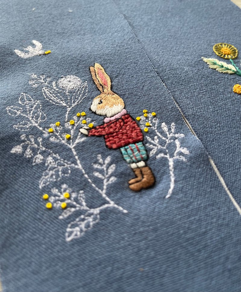Eating Guy*Embroidered Environmental Chopsticks Bag (With Bamboo Spoon/Chopsticks)*Rabbit's Secret Garden*Blue - Toiletry Bags & Pouches - Cotton & Hemp 