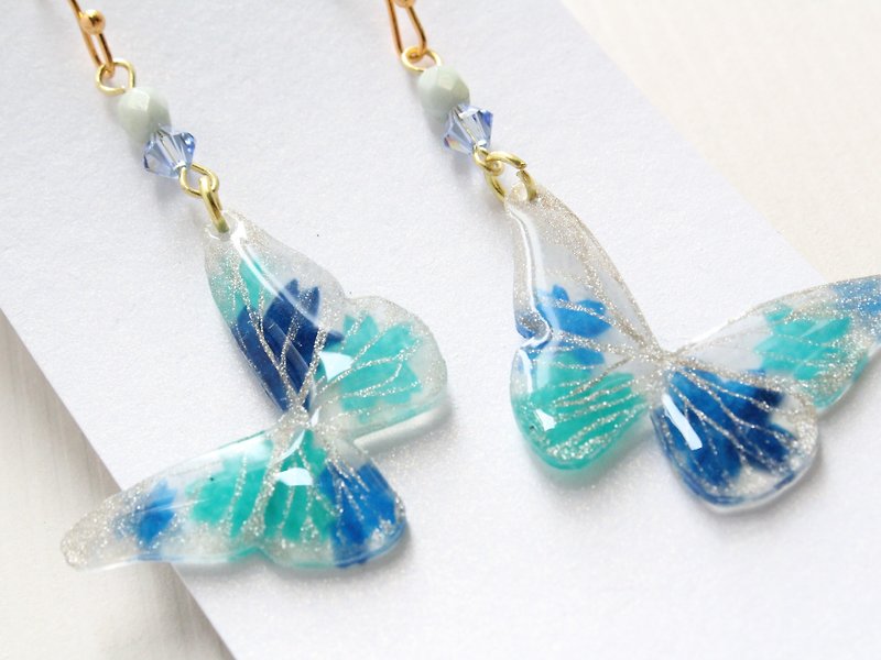 透明蝴蝶配藍綠色櫻花耳環 - 耳環/耳夾 - 塑膠 藍色