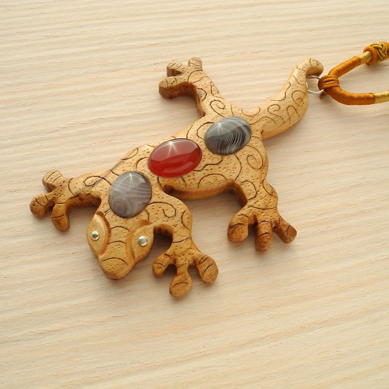 Wood gecko lizard necklace with agate and carnelian - สร้อยคอ - ไม้ สีส้ม