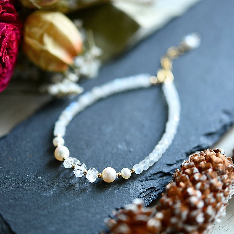 Herkimer diamonds that bloom the seeds of talent and moonstone bracelets that deepen love June birthstone - สร้อยข้อมือ - โลหะ ขาว