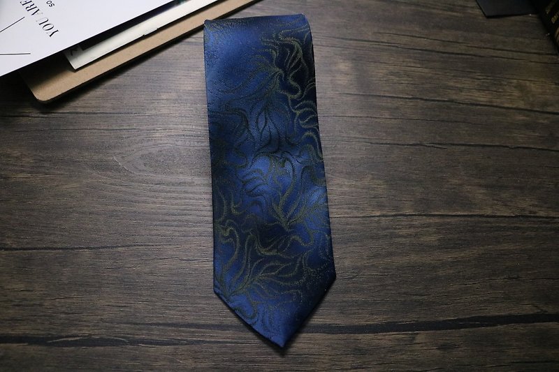 Dark blue flower silk narrow gentleman tie / versatile yuppie in autumn and wint - Ties & Tie Clips - Silk Blue