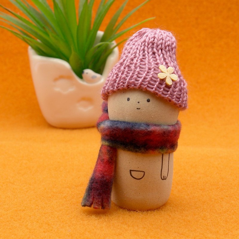Handmade ceramic doll Rabbit wearing a knit hat - ของวางตกแต่ง - ดินเผา สีกากี
