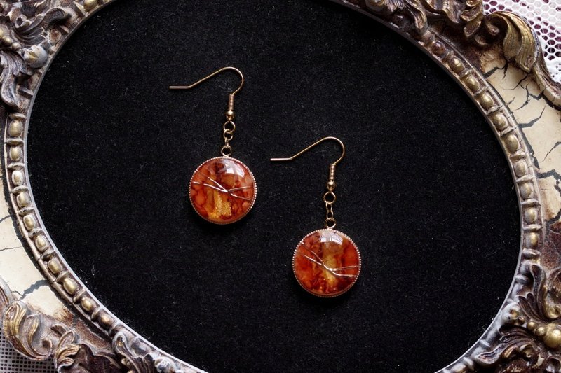 Resin Art Round Earrings - Garden of Cold Wind - ต่างหู - เรซิน สีนำ้ตาล