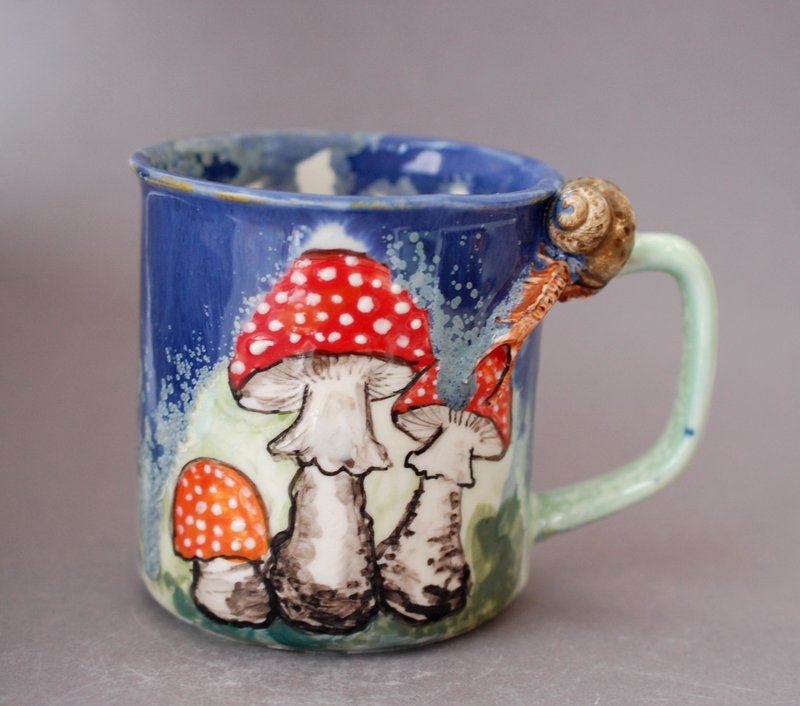 Snail and amanita Surprise mug Mushroom cup Blue green crystalline glaze - แก้วมัค/แก้วกาแฟ - ดินเผา หลากหลายสี