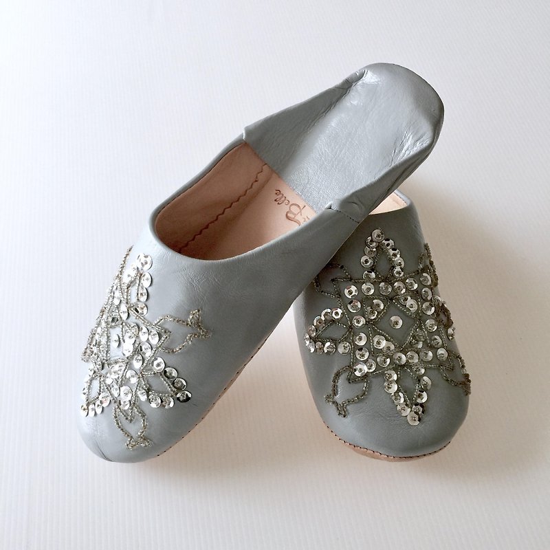 Babouche Slipper/拖鞋/ 綺麗な刺繍の手づくりバブーシュ　リハナ　白鼠 - 置物 - 革 ブラウン