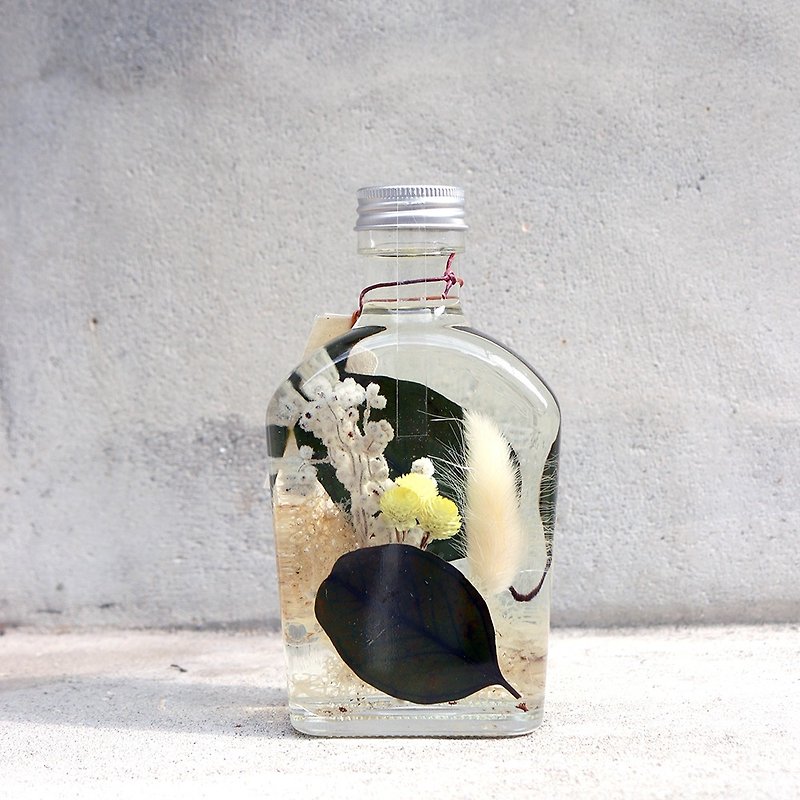 Forest in a Bottle__ボタニカルフローティング花瓶/フラットワインボトル - ドライフラワー・ブーケ - 寄せ植え・花 多色
