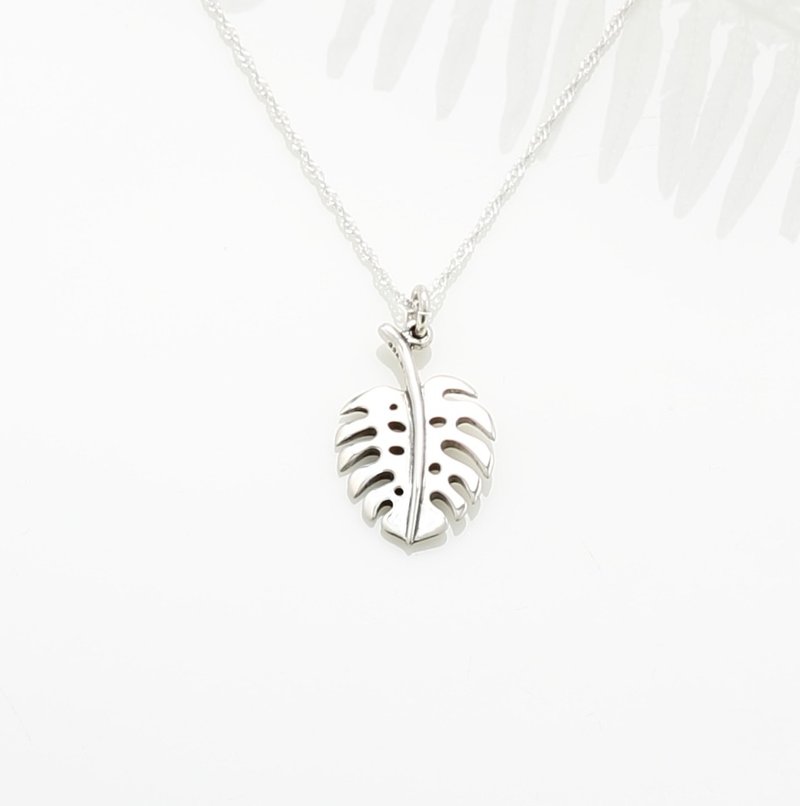 【Angel & Me】Monstera Delici Leaf s925 sterling silver necklace Birthday gift - Necklaces - Sterling Silver Silver