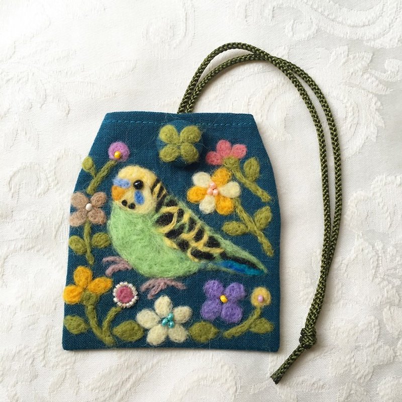 amulet bag of budgerigar - กระเป๋าเครื่องสำอาง - ผ้าฝ้าย/ผ้าลินิน สีเขียว
