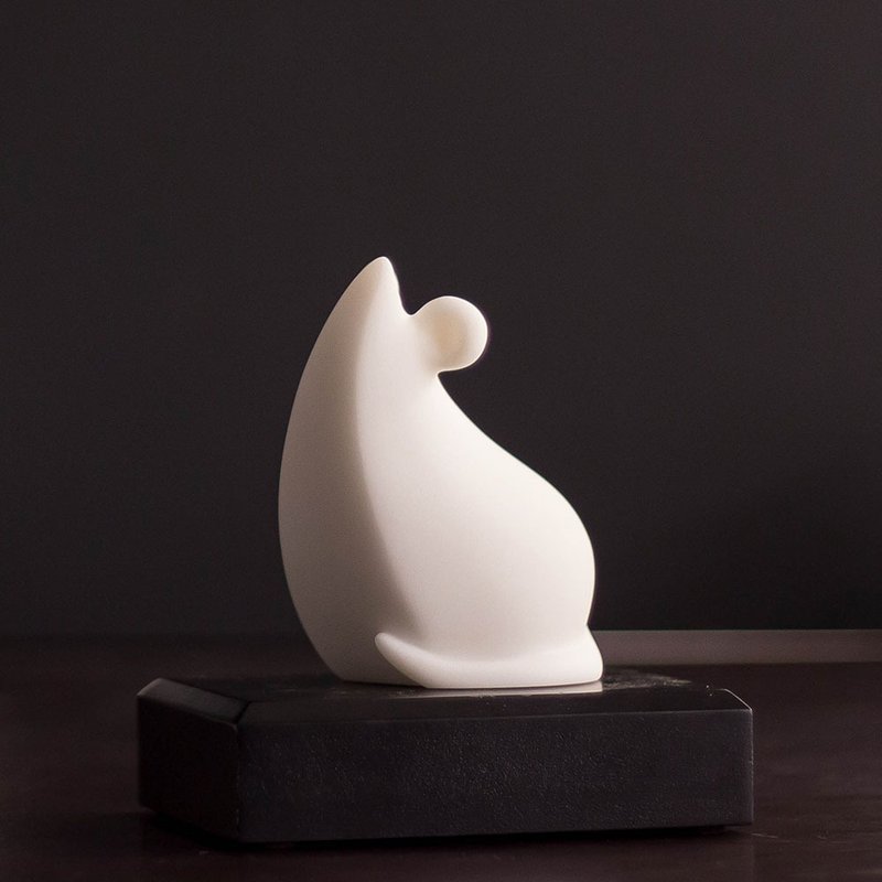 [Zodiac] Quan Art Gallery Chuan_Growth Series-Welcoming the New Year Mouse Shape Stone Sculpture-White - ของวางตกแต่ง - หิน ขาว