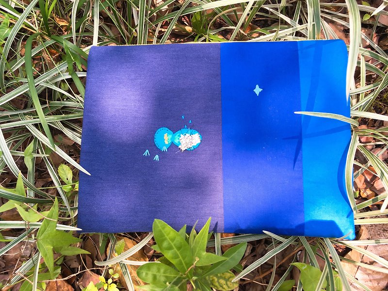 13インチ刺繍入りコンピュータバッグ/ギャラクシー/ブルー＆ブルー - PCバッグ - コットン・麻 ブルー