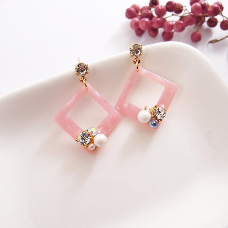 amber. Pink - clip earrings, pin earrings, stainless steel earrings - ต่างหู - พลาสติก สึชมพู