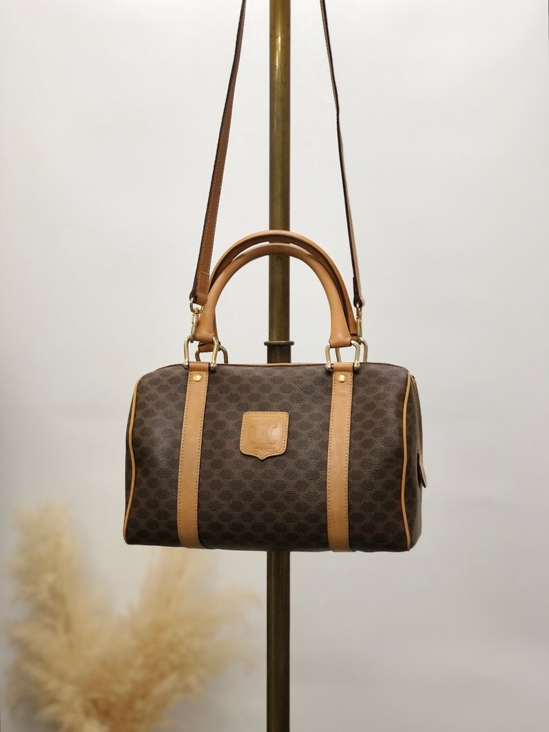 【 日本直送　名牌中古包 】CELINE セリーヌ マカダム ショルダーバッグ ブラウン ブラゾン型押し PVCレザー 2way ボストンバッグ 7swdyz - 側背包/斜背包 - 防水材質 咖啡色