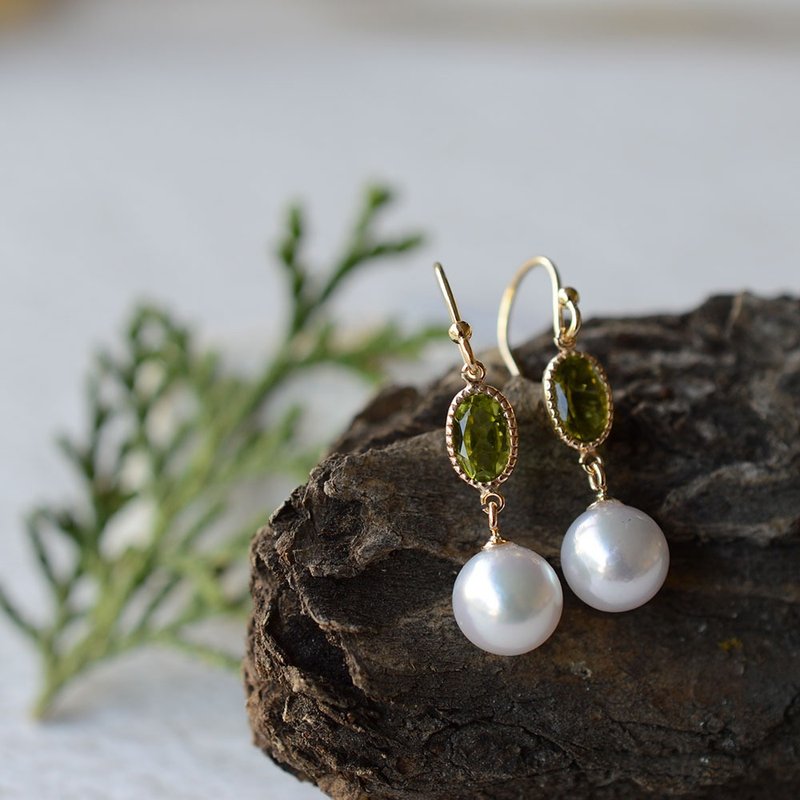 Akoya pearl and peridot earrings - Earrings & Clip-ons - Pearl 