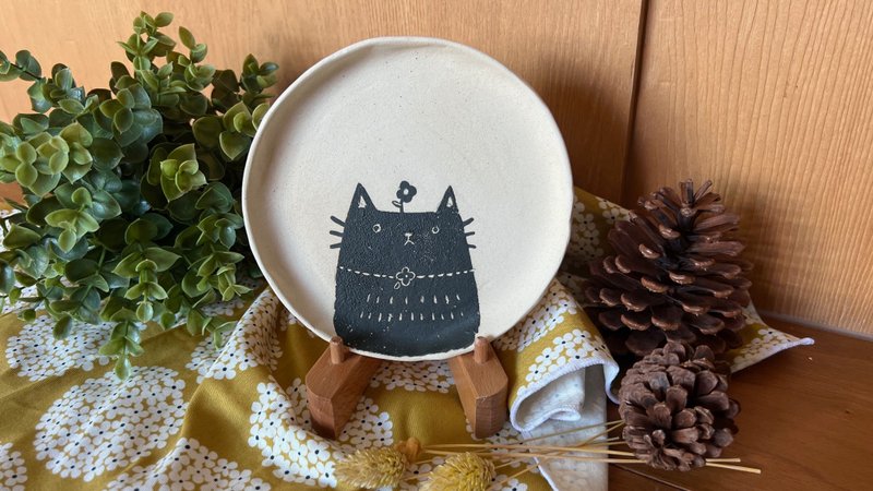 Handmade Cat Plate - Huahua Meow White Plate - จานและถาด - ดินเผา ขาว