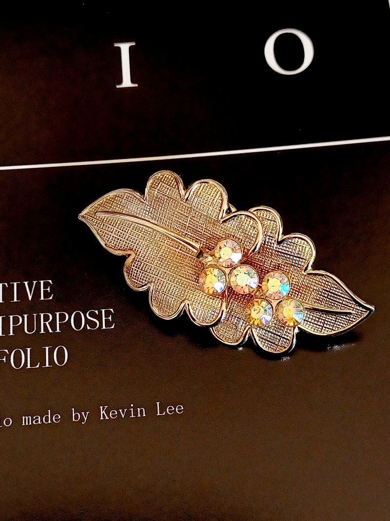 vintage jewelry  典雅金色網格極光萊茵葉形 胸針 別針 - 耳環/耳夾/耳骨夾 - 其他金屬 