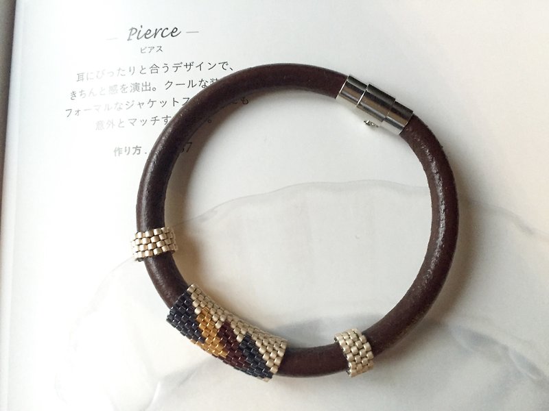 RAVA-Men's Leather Bracelet Bracelet Arrow Pattern - สร้อยข้อมือ - วัสดุอื่นๆ สีดำ