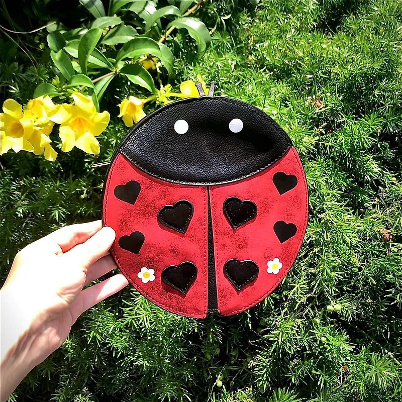 Heart Flower Ladybug Childlike Shape Crossbody Bag/Animal Bag- Cool Le Village - กระเป๋าแมสเซนเจอร์ - หนังเทียม สีแดง
