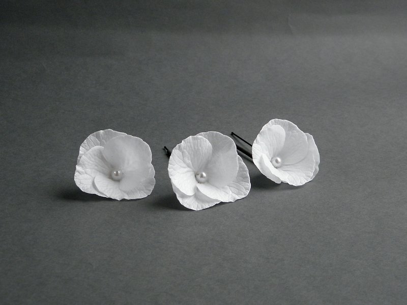Hydrangea flowers hair pins White wedding hair clip - 髮飾 - 其他材質 白色