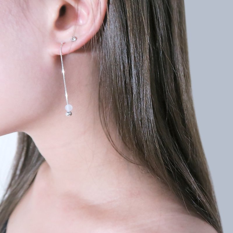 White Crystal Venice Long Chain Earrings (Small) - 925 Sterling Silver Natural Stone Earrings - ต่างหู - เงินแท้ ขาว