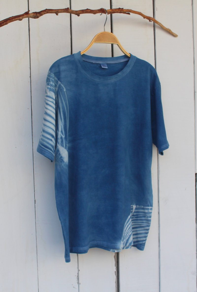 Free dyeing isvara handmade blue dyed pure series full of pure cotton T-shirt - เสื้อฮู้ด - ผ้าฝ้าย/ผ้าลินิน สีน้ำเงิน