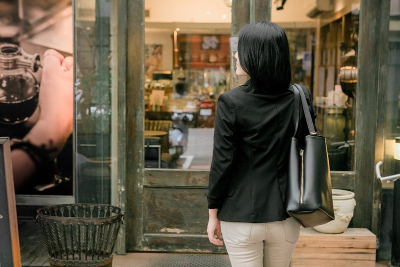 Taiwan original-Vegan leather/ring tote bag-black - Messenger Bags & Sling Bags - Waterproof Material Black