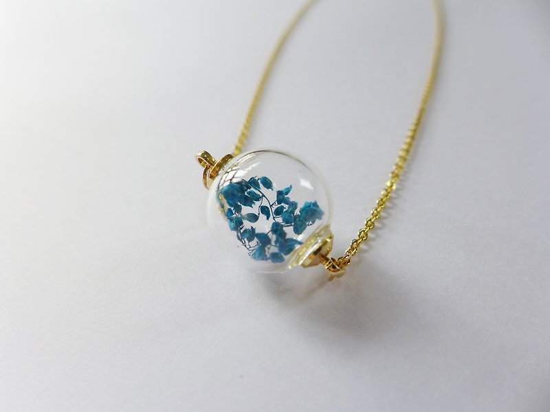 Glass ball necklace ocean-colored flowers [] -XIAO ◆ Favorite Season Series Special Valentine gift glass handmade dried flowers autumn blue Christmas - Necklaces - Glass Blue