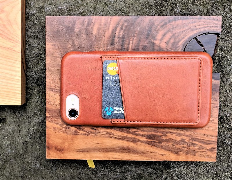 Unic iPhoneSE/ iPhone8/ iPhone7 case wallet - เคส/ซองมือถือ - หนังแท้ สีนำ้ตาล