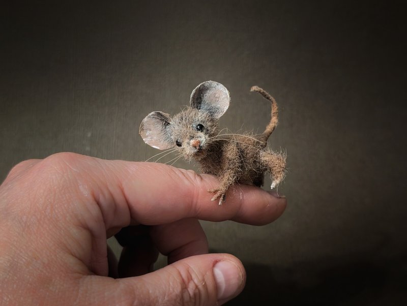 Mouse Jolly . Crocheted miniature. 4,8 cm. - 公仔/玩偶 - 其他材質 咖啡色