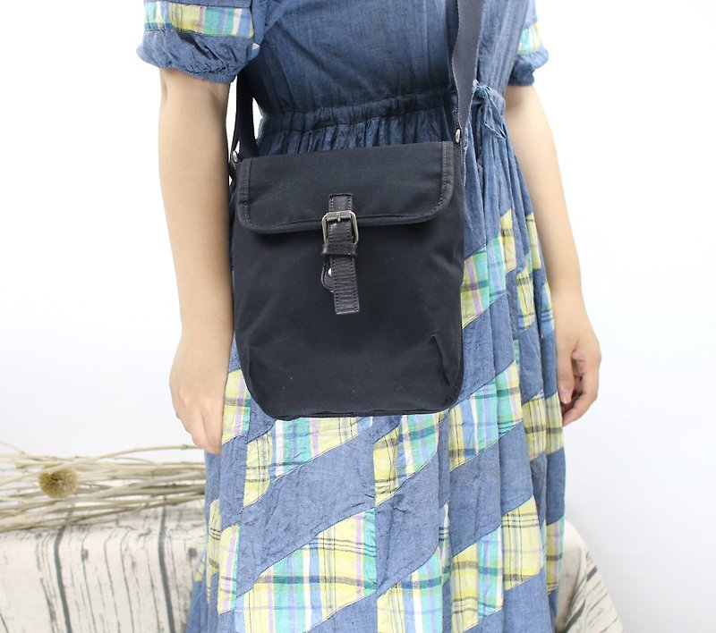Back to Green::agnes b. Canvas small side bag // vintage Bag - Messenger Bags & Sling Bags - Other Materials 