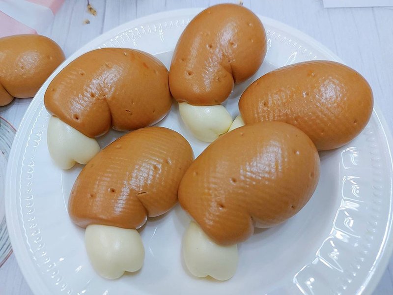 Chicken leg fresh milk steamed bun shape steamed bun 1 piece - ขนมปัง - อาหารสด สีนำ้ตาล