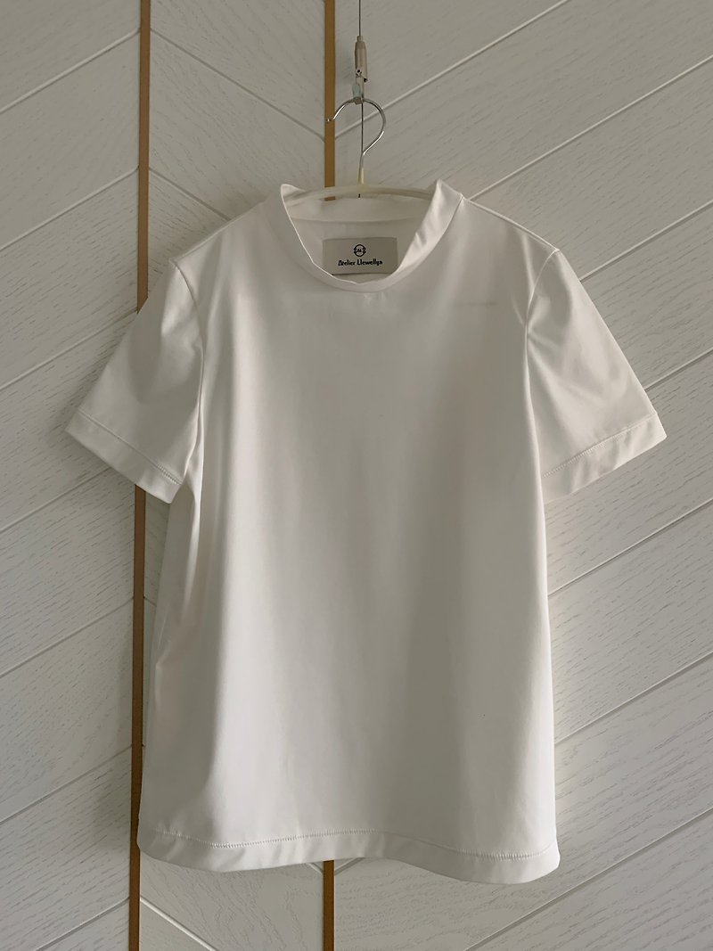 Small stand collar fitted T-Shirt - เสื้อยืดผู้หญิง - ผ้าฝ้าย/ผ้าลินิน 