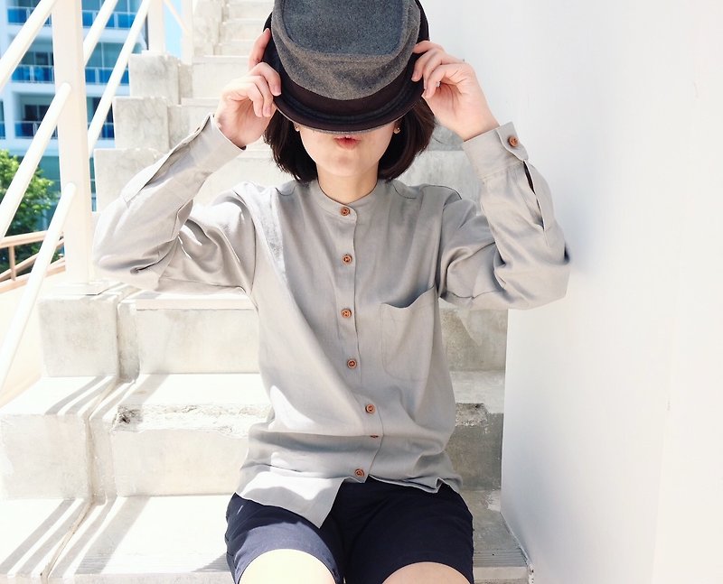 Linen Longsleeves-Mandarin Collar Shirt ( Pin Shirt ) : Cloud Color - เสื้อผู้หญิง - ผ้าฝ้าย/ผ้าลินิน สีเทา