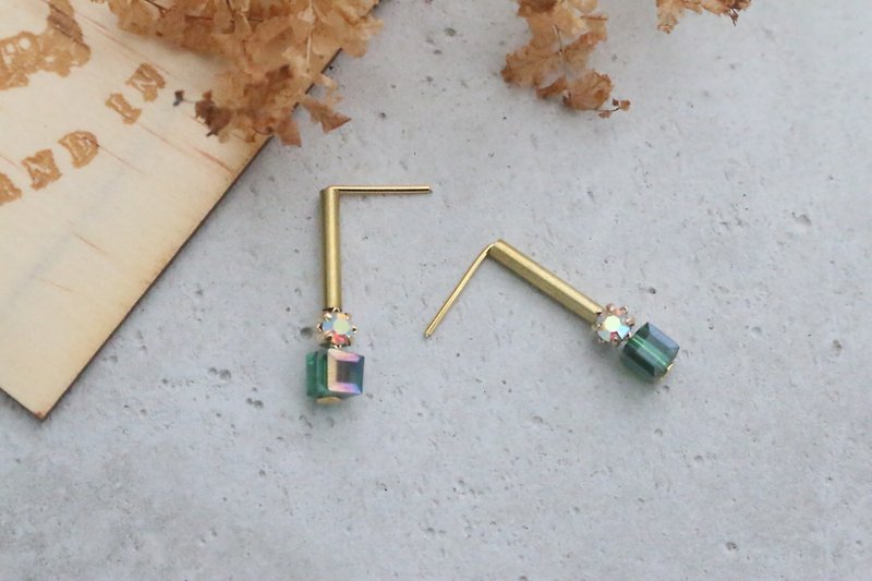 Brass Crystal Earrings (1056, etc.) - ต่างหู - โลหะ สีเขียว