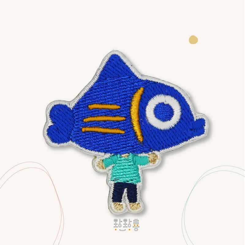 童趣刺繡貼-魚頭先生 - 徽章/別針 - 繡線 藍色