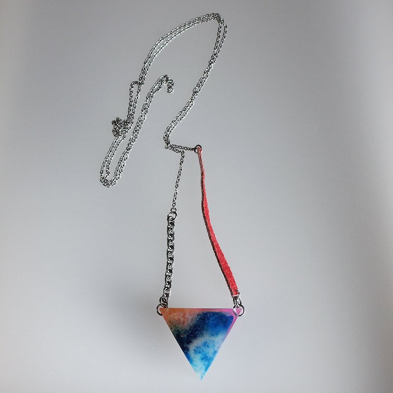 Color resin necklace triangular meteorite psychedelic blue - สร้อยคอ - พลาสติก สีน้ำเงิน