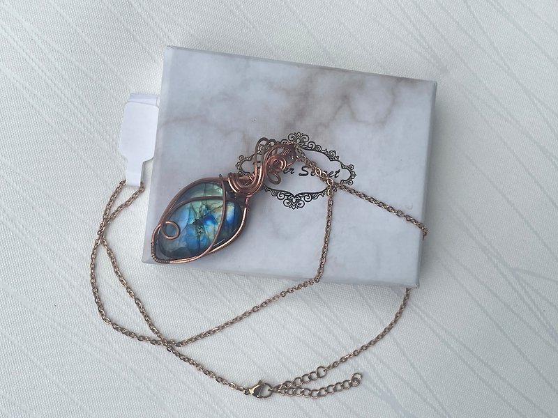 221044 wire wrapping labradorite Bronze winding hanging - Necklaces - Copper & Brass Blue