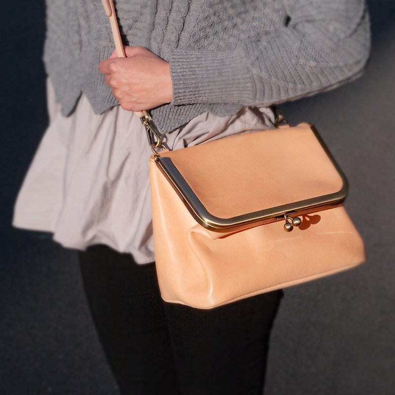 【QueeniQue】Original color square bag/genuine leather hand-stitched/crossbody/side carry/shoulder bag/graduation teacher gift - Messenger Bags & Sling Bags - Genuine Leather Pink
