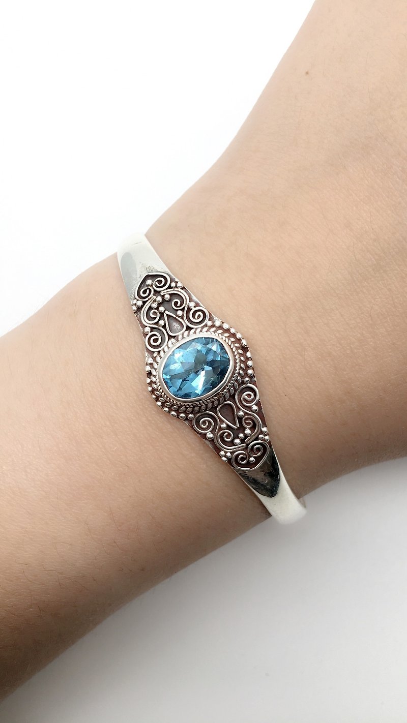 藍托帕石925純銀厚銀典雅手環 尼泊爾手工銀飾 - 手鍊/手鐲 - 寶石 銀色