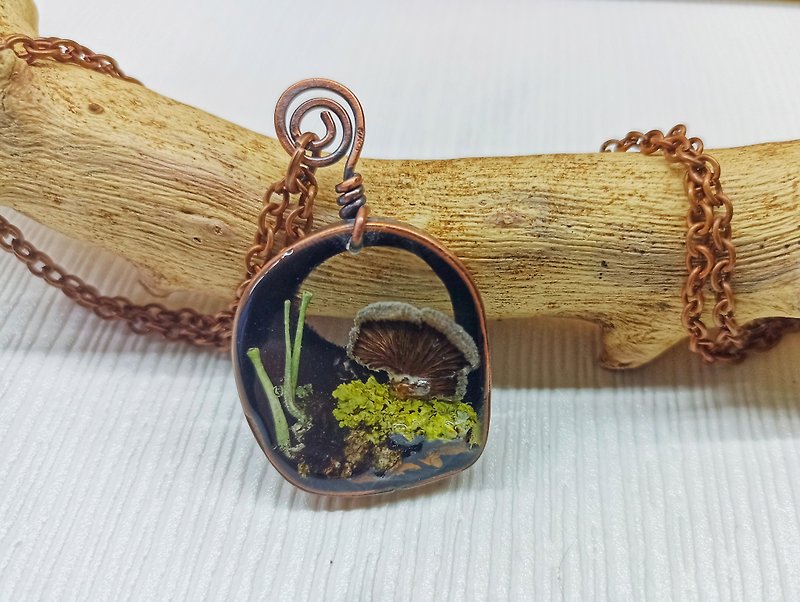 Cottagecore Mushroom necklace / Mushroom & lichens witch necklace - Necklaces - Plants & Flowers Multicolor