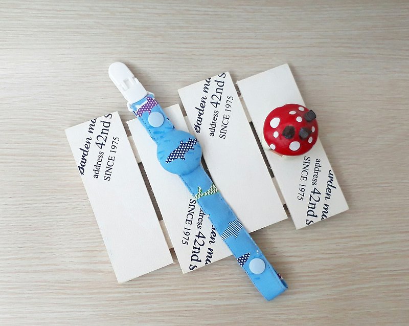 [baby pacifier clip] fish in the sea - Baby Bottles & Pacifiers - Cotton & Hemp Blue