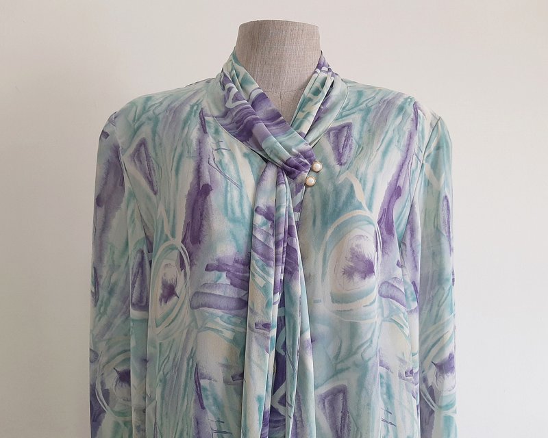 Vintage Purple Green Abstract Print Blouse - เสื้อผู้หญิง - เส้นใยสังเคราะห์ สีเขียว