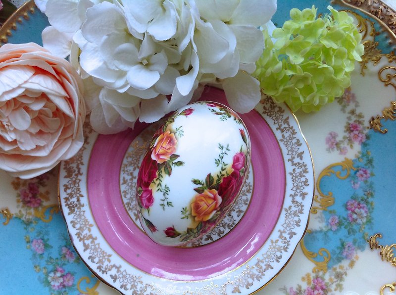 ♥ ♥ Annie crazy Antiquities British Royal bone china Aerbate Royal Albert 22k gold rose countryside egg-shaped jewelry box jewelry box candy box - Other - Porcelain Red