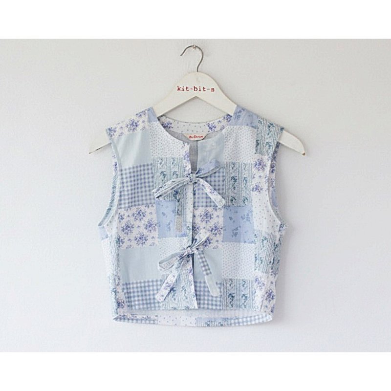 Vest with Front Bow, Patchwork Pattern in Blue Tones - 女上衣/長袖上衣 - 棉．麻 藍色