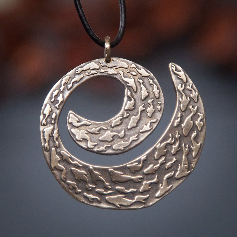 School of fish leather necklace. Sea handcrafted jewelry. Ocean unique pendant. - สร้อยคอ - วัสดุอื่นๆ สีส้ม