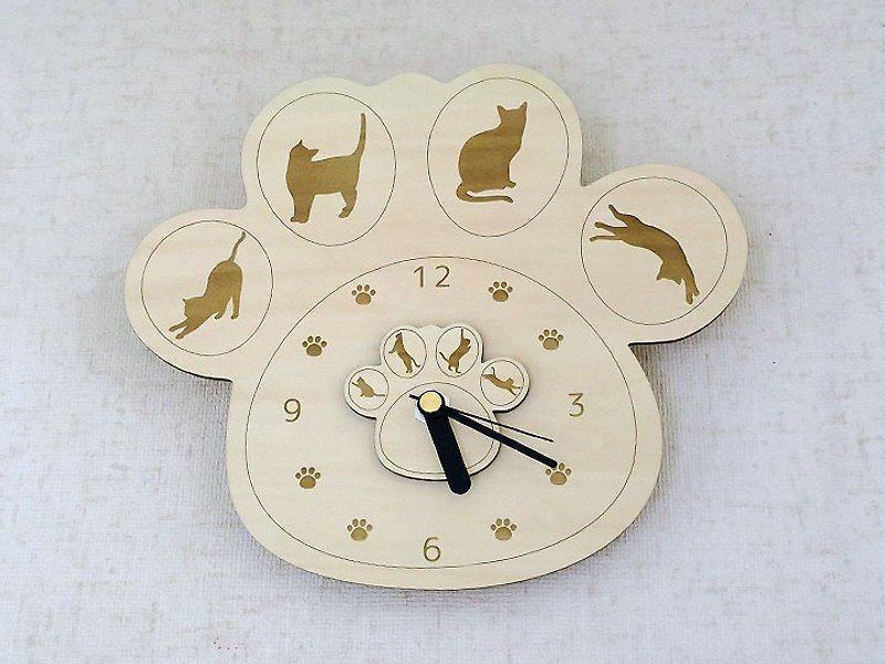 肉球時計 猫ちゃんシルエット付木製　掛け時計　クリスマスギフト - 時計 - 木製 ブラウン